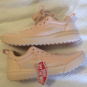 VANS ultrarange rapidweld size 9.5 pink NWT